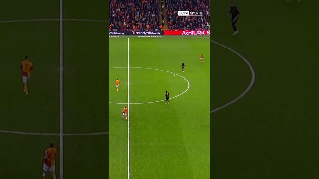 🟡🔴 Dries Mertens, mücadelesiyle taraftarın takdirini aldı! #shorts #galatasaray