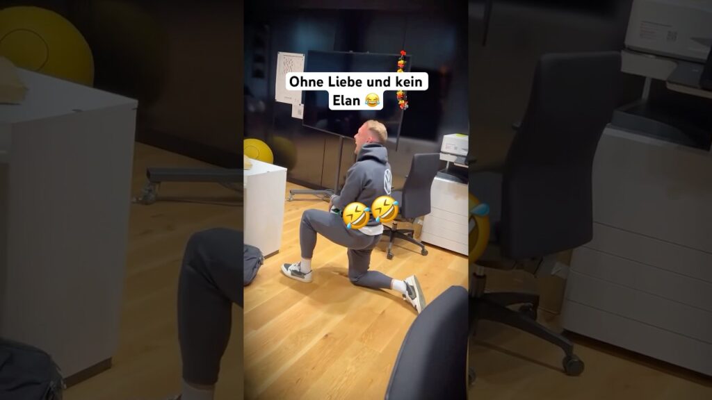 David Raum fällt vor Lachen vom Stuhl 😂😂 "AUFDREHEN!" 😐