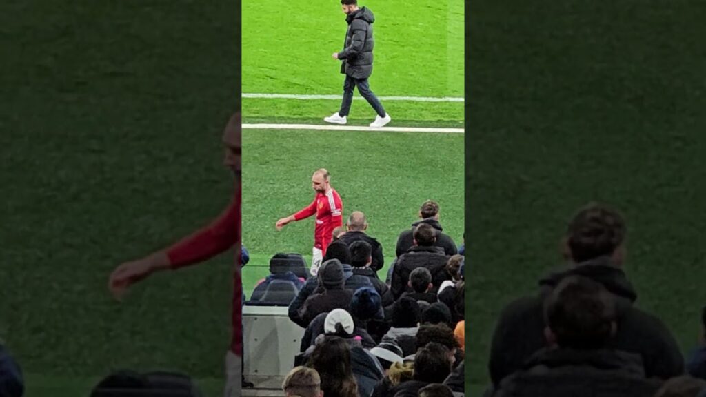 CHRISTIAN ERIKSEN: The Spurs Fans Applaud the Manchester United Midfielder