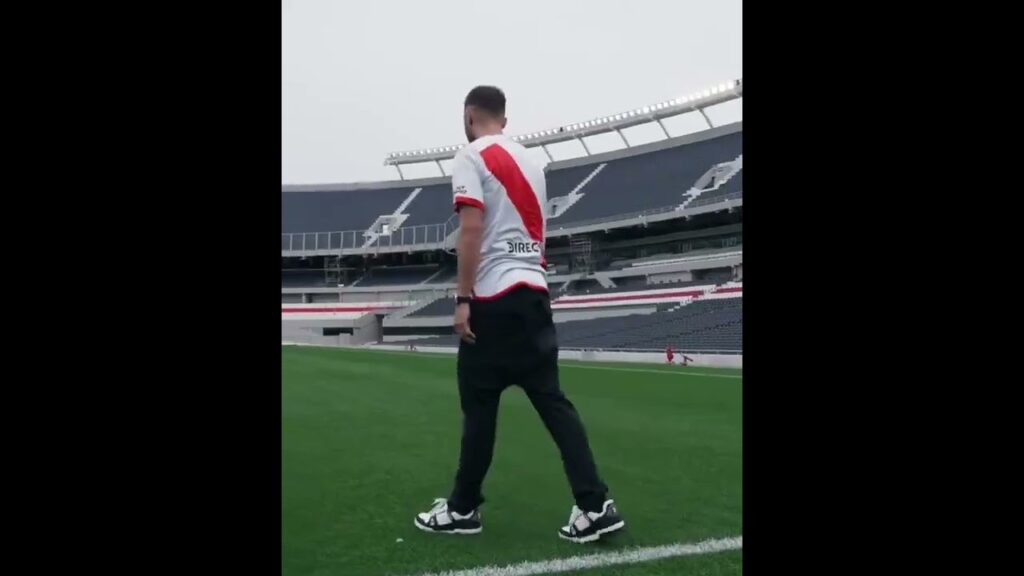 La emoción de Germán Pezzella el Estadio Monumental ⚪🔴