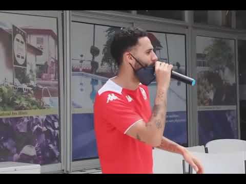 ديلان براون مدافع منتخب تونس يغني "عايشة" للشاب خالد