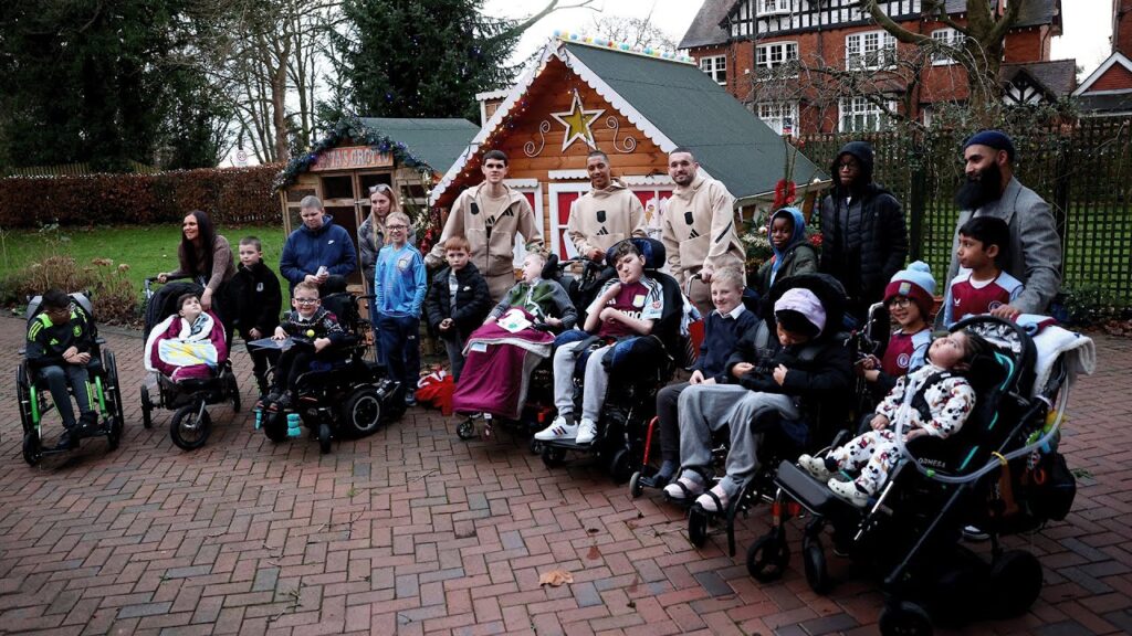 John McGinn, Youri Tielemans & Kosta Nedeljkovic spread festive joy at Acorns Children's Hospice