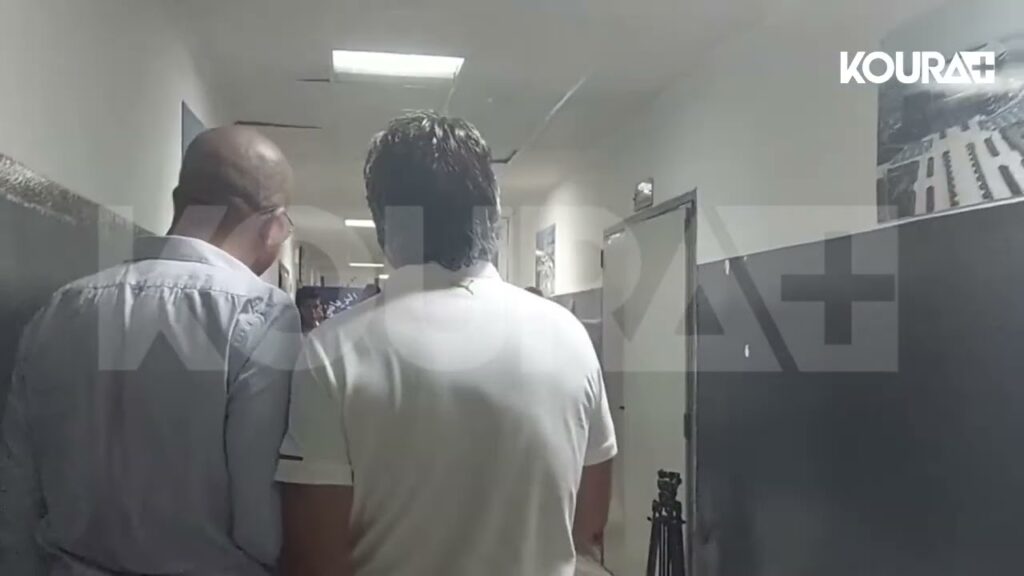 لقطة رائعة بين يوسف العلمي وأيمن دحمان ونبيل الكوكي بعد الماتش