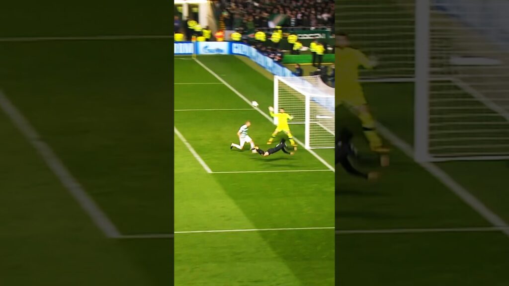 OUTRAGEOUS Cavani header! 💥