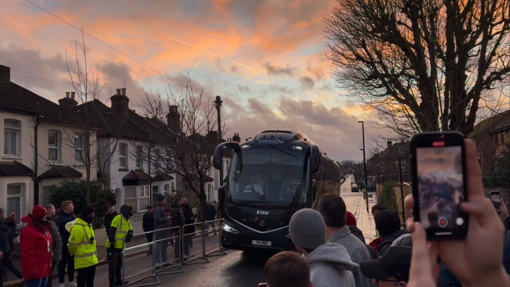Mikel Arteta, Arsenal staff & players Live & Arsenal Bus parking up & Two horses & My 🦅’s prediction