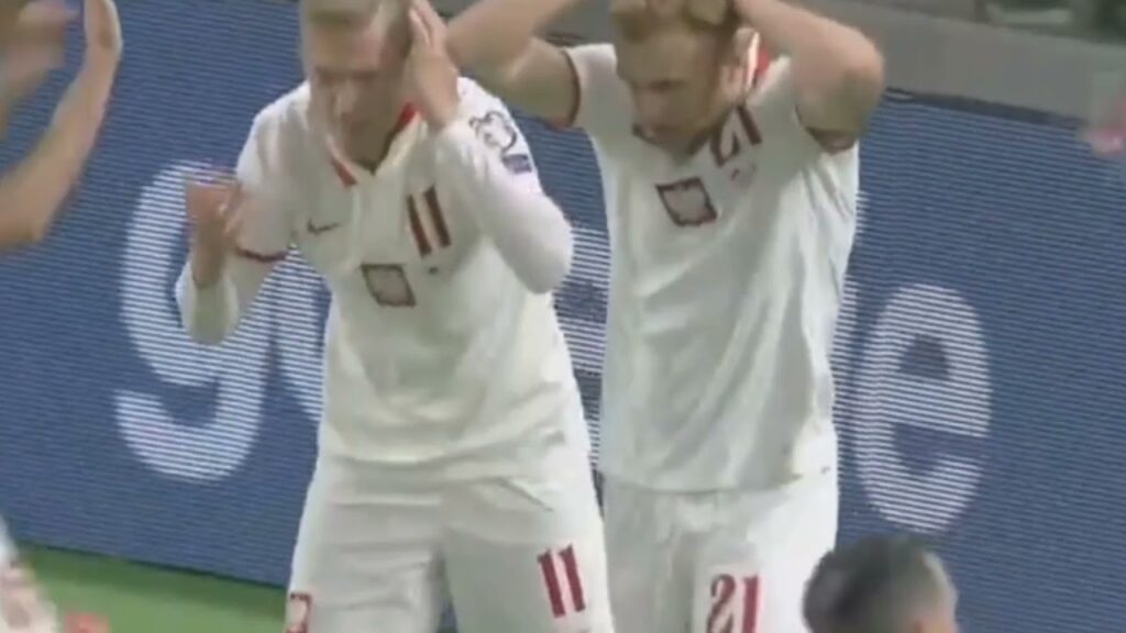 Butelki po golu Karola Świderskiego...😡😡