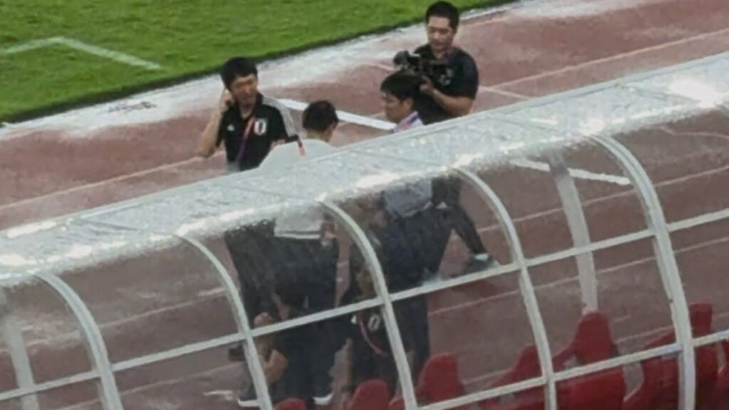 MOMEN STY SAMBANGI MORIYASU DI AKHIR LAGA INDONESIA vs JAPAN