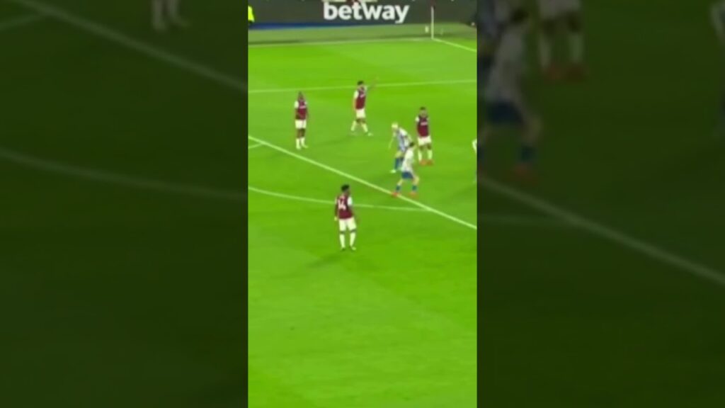 PERVIS ESTUPIÑAN PARTICIPA EN EL GOL DEL BRIGHTON CONTRA WEST HAM UNITED EN LA PREMIER LEAGUE