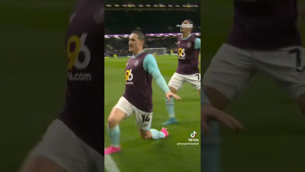 #efl WHAT A STRIKE FROM CONNOR ROBERTS OF BURNLEY #eflchampionship