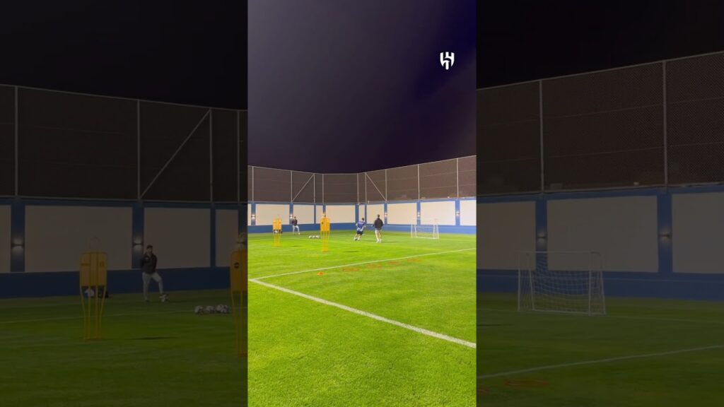 Rúben Neves continues his program 💪⚽️