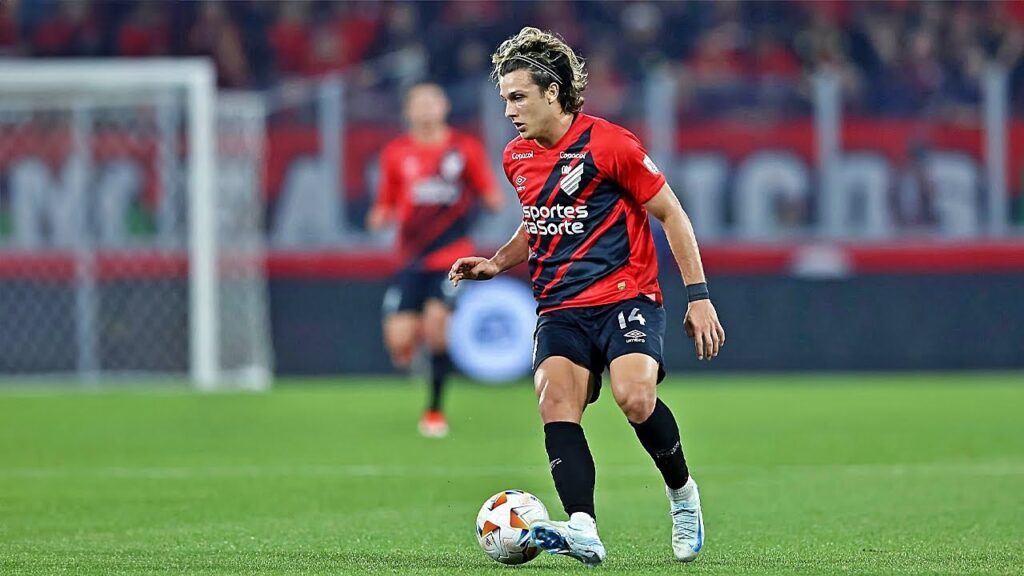 𝐋𝐎𝐎𝐊 𝐖𝐇𝐀𝐓 Agustín Canobbio is doing at Athletico Paranaense👀