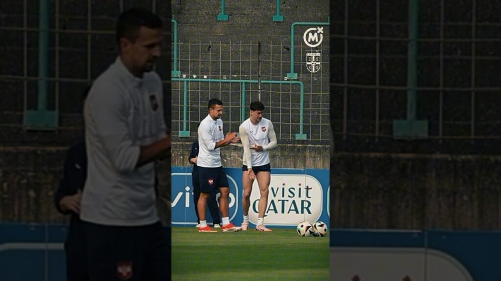 Vlahović proturio loptu Joviću kroz noge 😅 #vlahovic #serbia