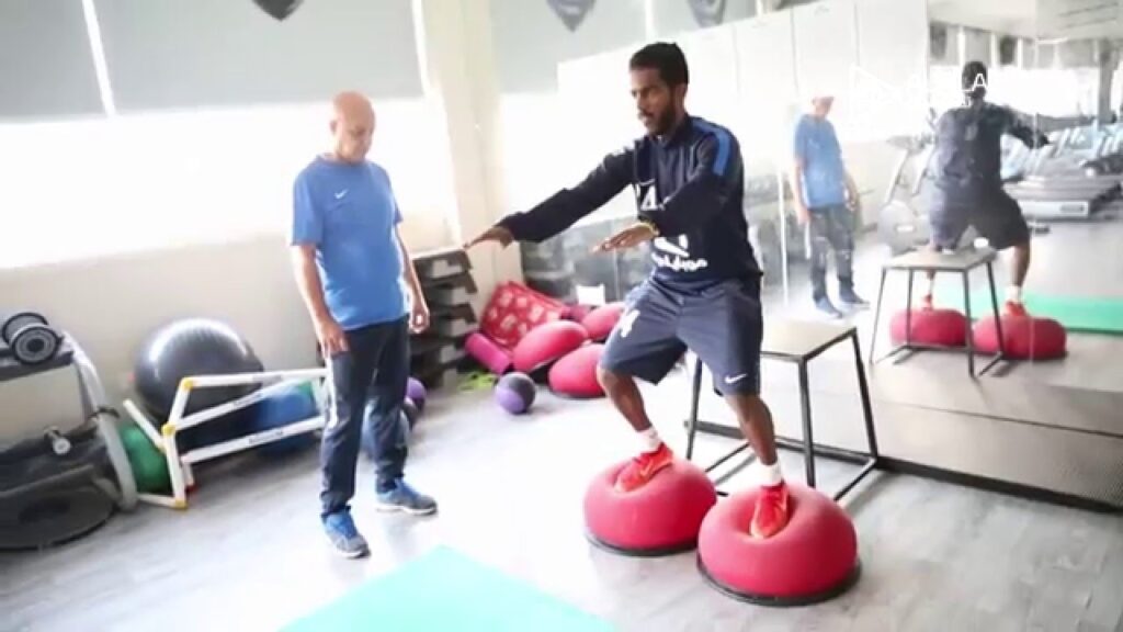 تطبيق الهلال | نواف العابد يواصل أداء برنامجه في مقر النادي