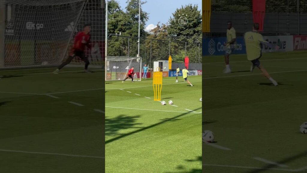Wout Weghorst looking sharp at his first Ajax training! 💨