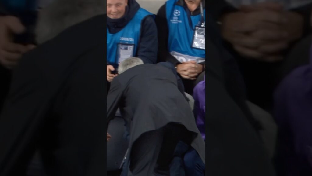 Ball boy with the assist! 👏