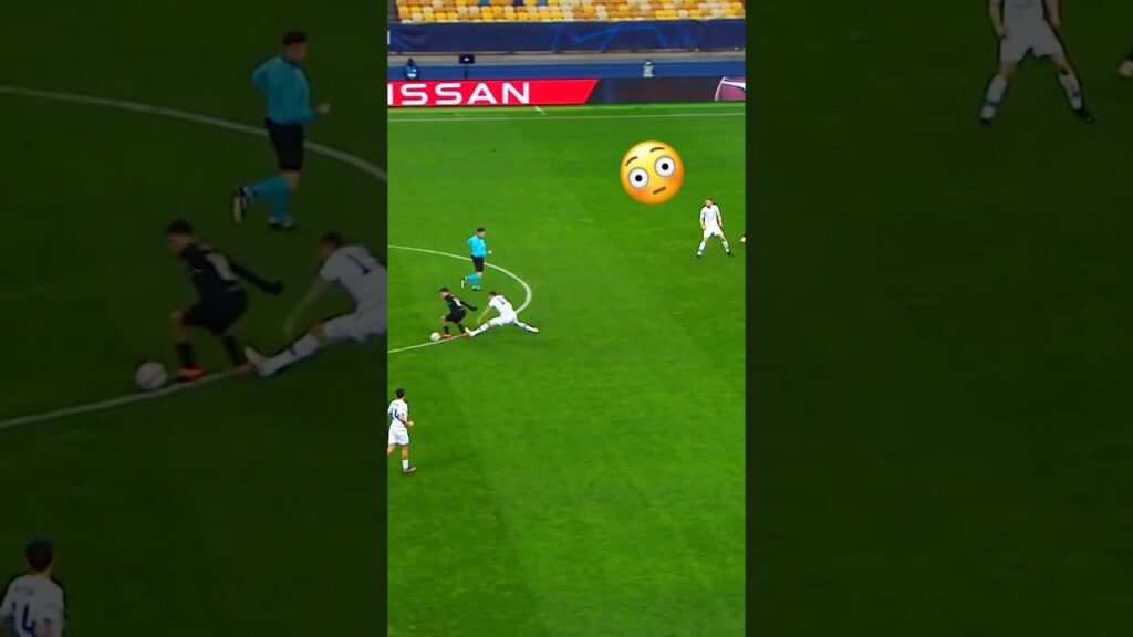 Pedri made him do the splits 🤯