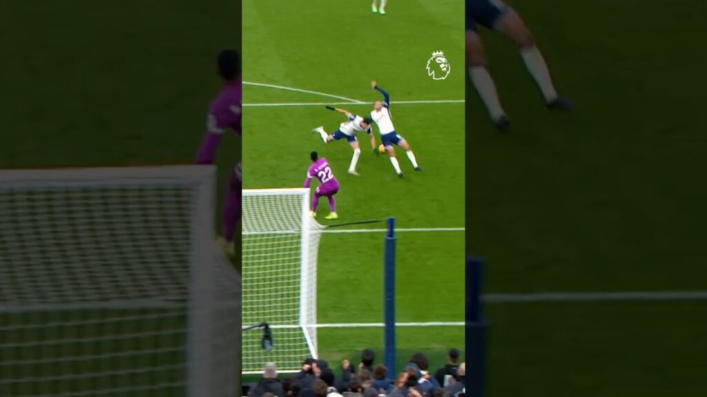 Oops! Bentancur & Solanke Clash! 🫣