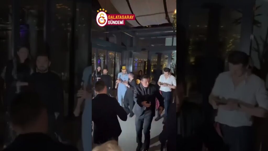 Günay Güvenç ve Dries Mertens arasındaki eğlenceli anlar. 😂 #shorts #galatasaray