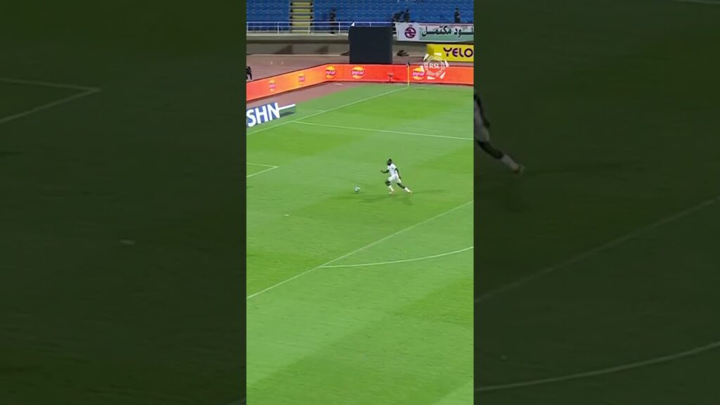 حارس مرمى يجيد التعامل بيديه وقدميه؟ رايكوفيتش ✅