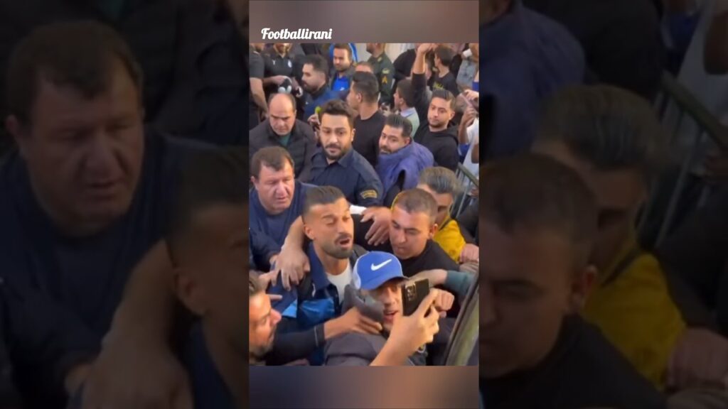 علاقه زیاد هواداران استقلال به رامین رضاییان #فوتبال #استقلال #لیگ_برتر #footballirani #football