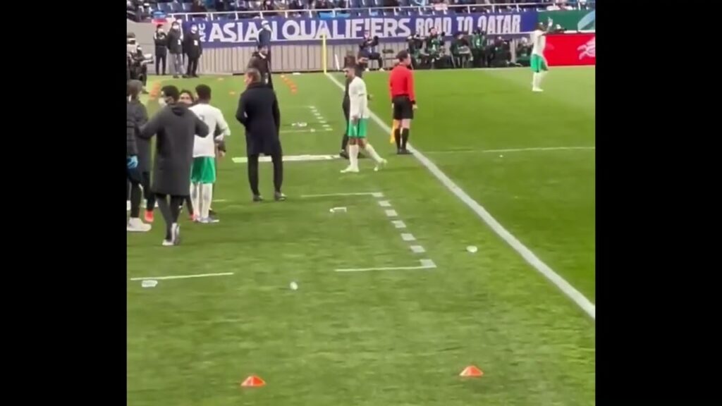 عبدالاله المالكي يجهش بالبكاء بعد تبديله واصابته في مباراة المنتخب