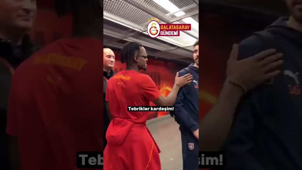 Michy Batshuayi, Maç Sonu Başakşehir Kalecisi Muhammed Şengezer'i Tebrik Etti #shorts #galatasaray