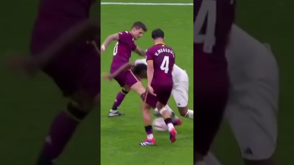 Eder Militao dribbling.. 🥶 #shorts #realmadrid #footballshorts