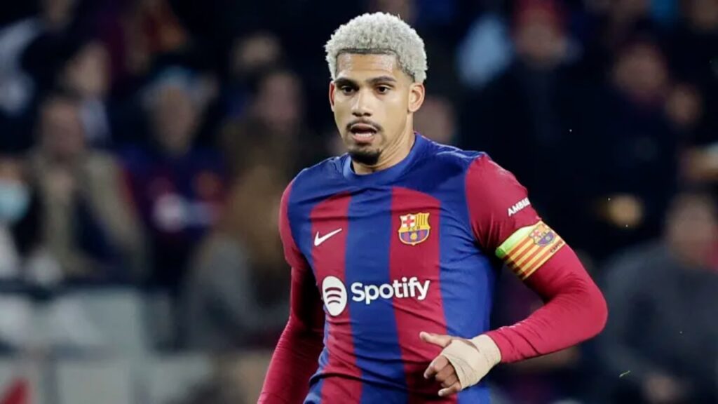 Ronald Araujo - Juventus Transfer Target - Beast Skills, Tackles & Passes