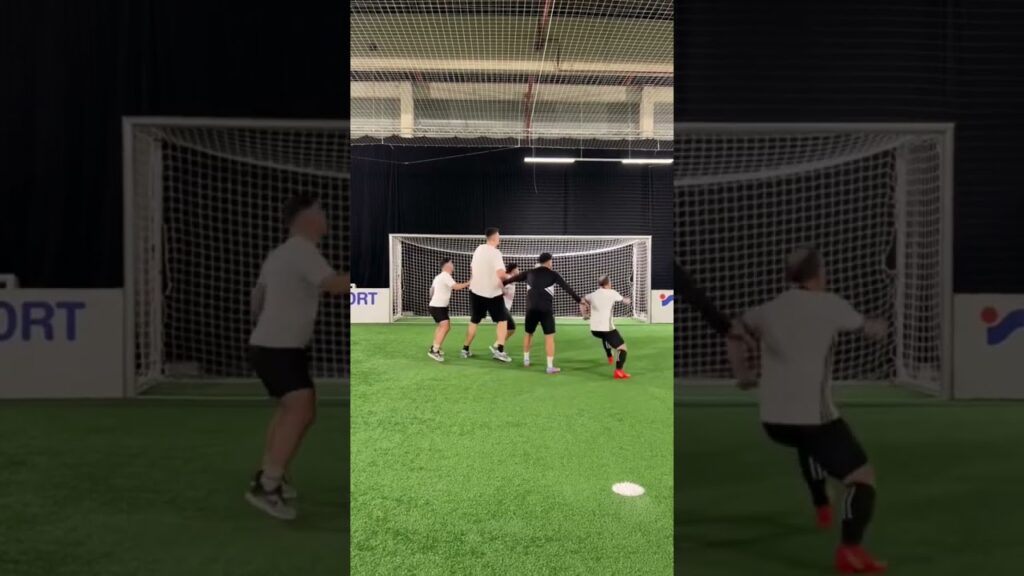 Kopfball Challenge mit dem größten Mann Deutschlands!🔥🔥#youtubeshorts #youtube #short #shorts