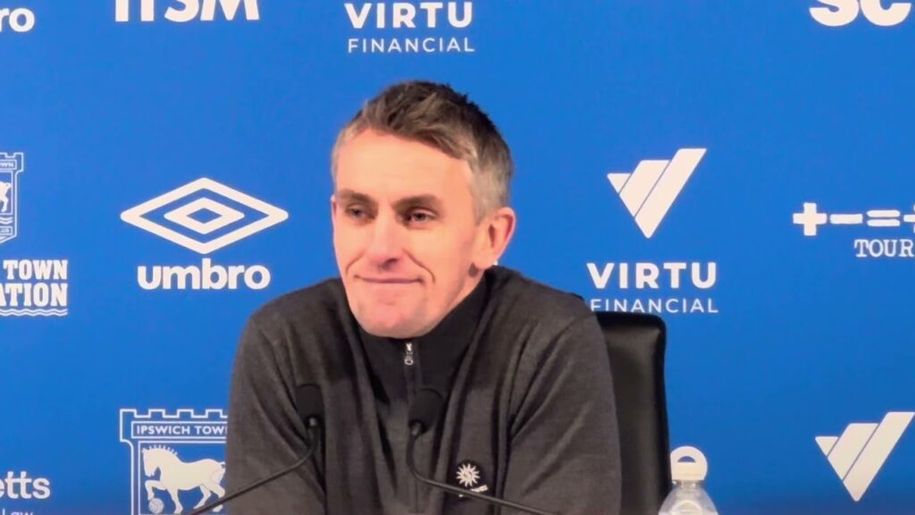 Kieran McKenna lauds Kalvin Phillips