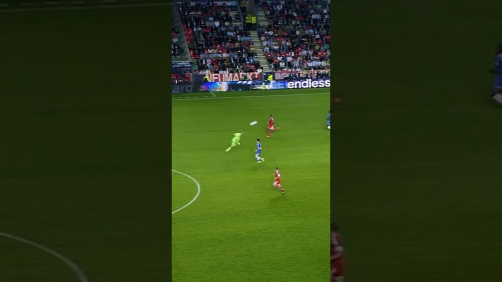 Neuer forgets he’s a Goalkeeper 🤣