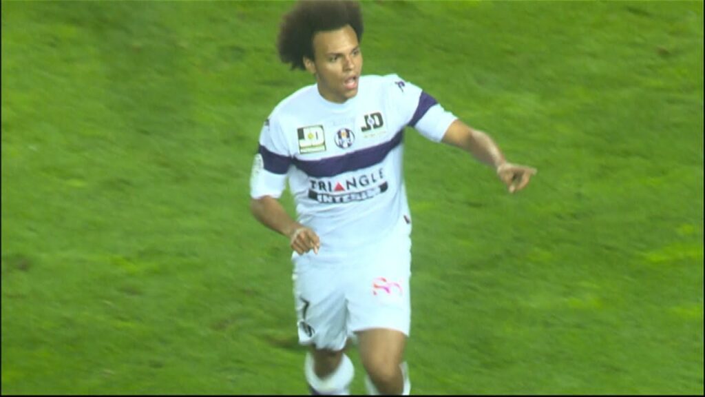 Goal Martin BRAITHWAITE (57′) – SC Bastia – Toulouse FC (2-1) – 2013/2014 Goal Martin BRAITHWAITE (57') - SC Bastia - Toulouse FC (2-1) - 2013/2014