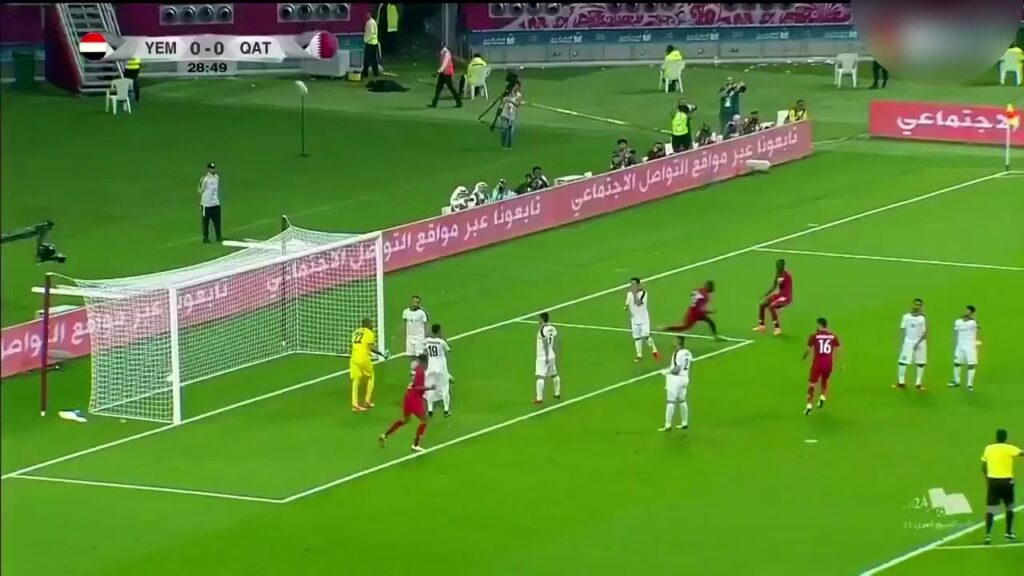 هدف منتخب قطر الاول في مرمى منتخب اليمن 1-0 عبدالكريم حسن - خليجي 24