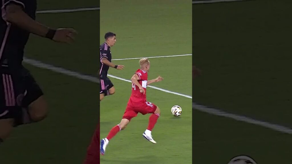 38 years old and Luis Suárez is still going strong 🎂