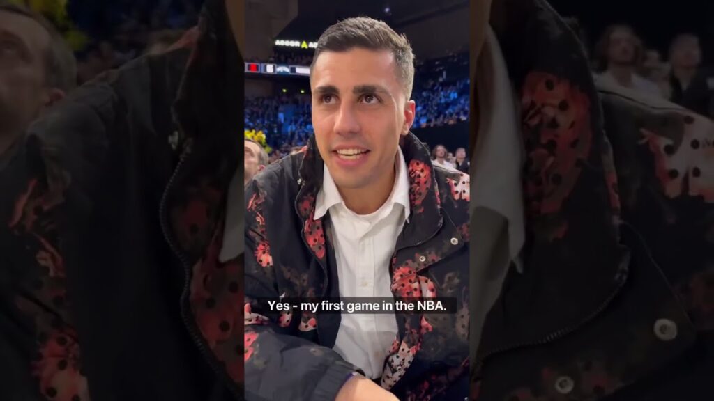 Rodri and his camera 📸 (via @NBA)