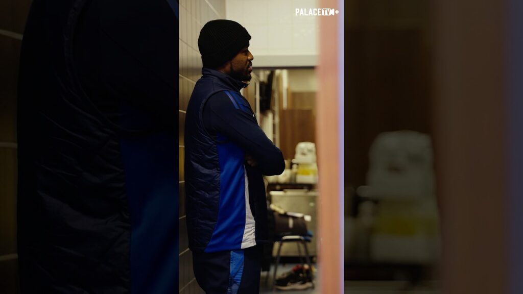 Ayew reunited with the squad! | Palace arrive at Leicester