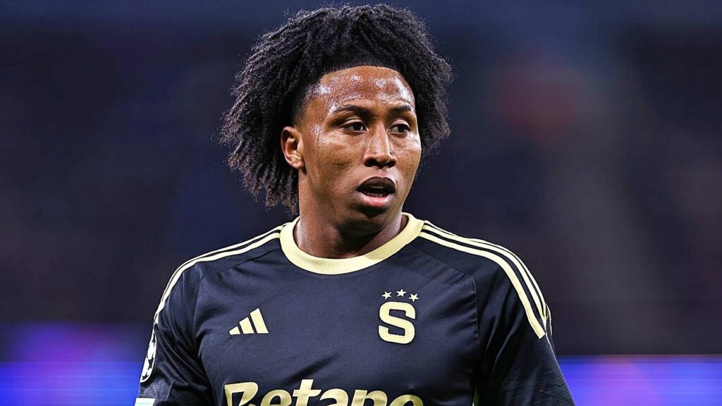 𝐋𝐎𝐎𝐊 𝐖𝐇𝐀𝐓 Ángelo Preciado doing at Sparta Praha👀