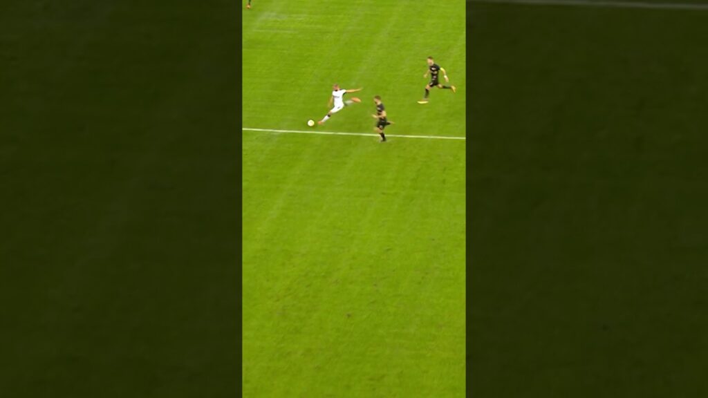 UNBELIEVABLE goal! 😳