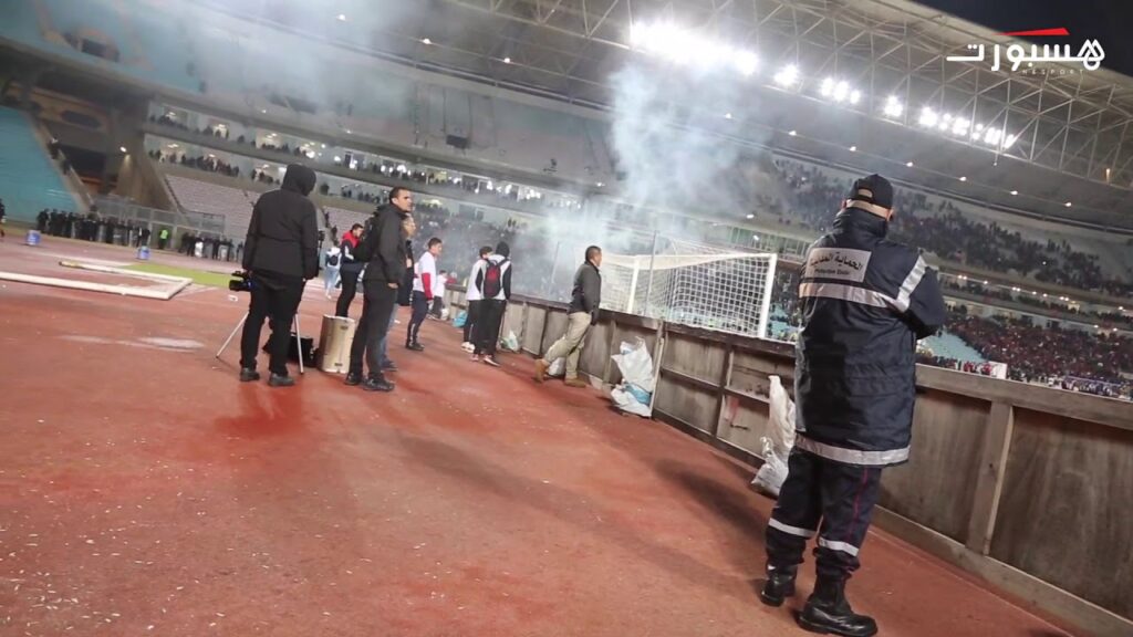 مجهول يحاول التأثير على التكناوتي وسط مباراة النجم والوداد