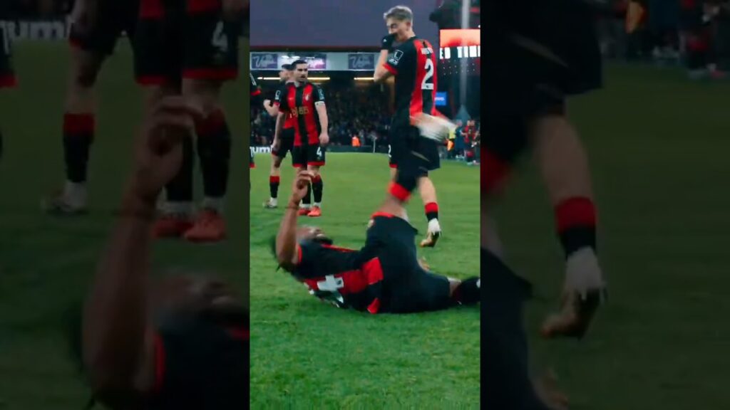 Can you dig it, suckaaaa? 😅 As promised, @Antoine Semenyo delivered the Spinaroonie 😍 #WWE #BookerT