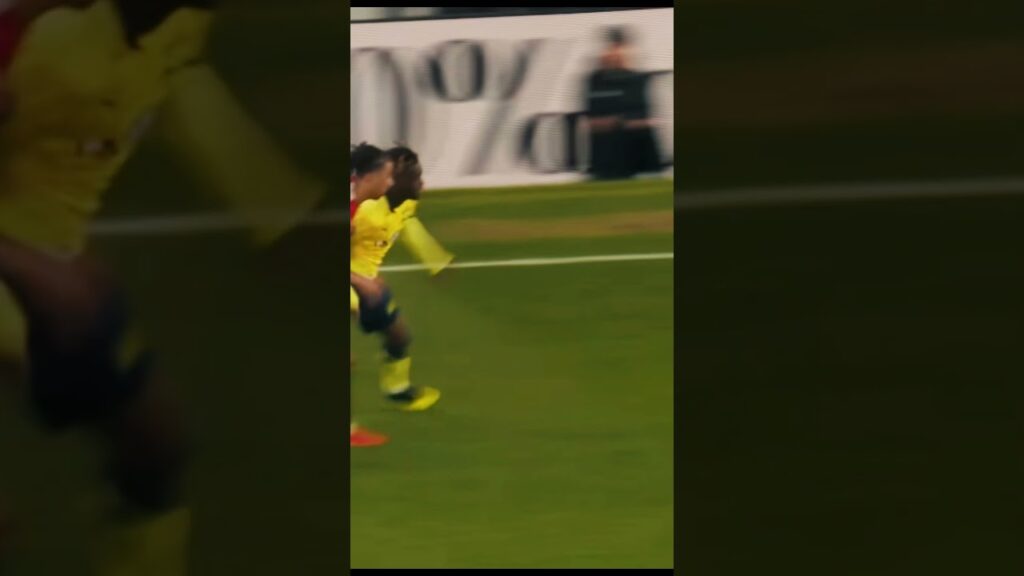 Leny Yoro  getting out pace by Kamaldeen Sulemana #manchesterunited #southampton #premierleague