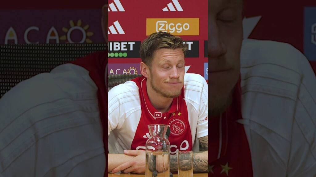 Wout Weghorst moet na korte stilte lachen om vraag uit perszaal 😅