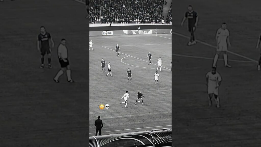 Nutmeg so good he gave up! 😳