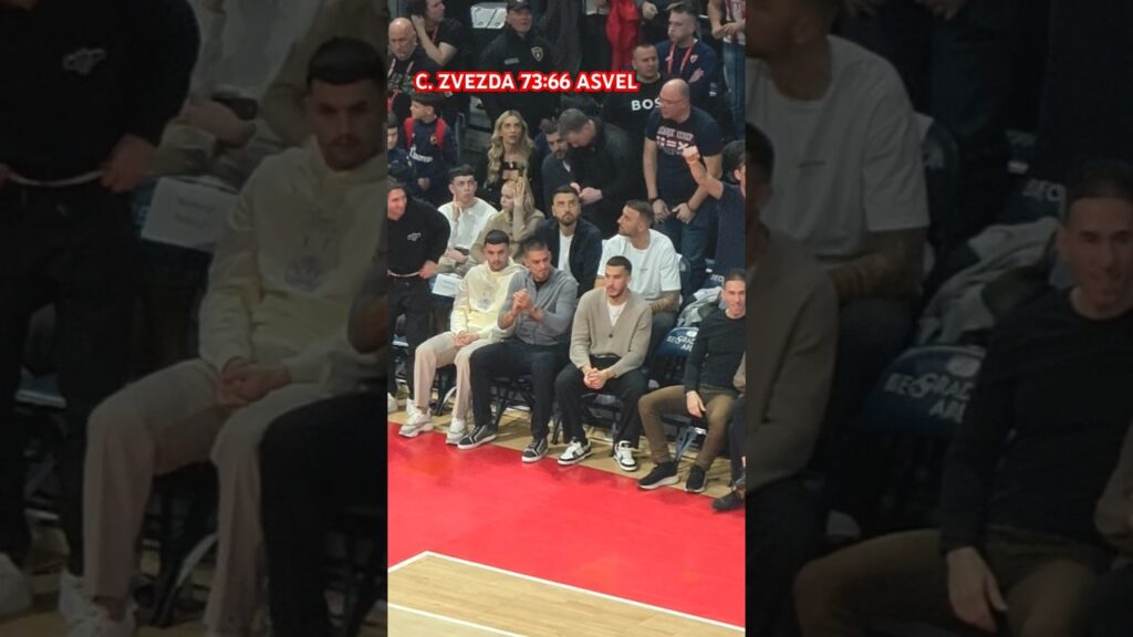 Nemanja Radonjić i Vujadin Savić gledaju trojku Gedraitisa #crvenazvezda #basketball #euroleague