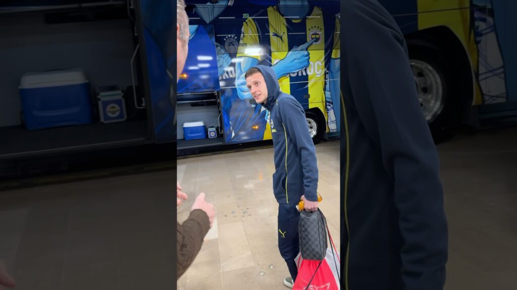 Fenerbahçe’nin Polonyalı yıldızı Sebastian Szymański’nin stadyumdan ayrılışı!