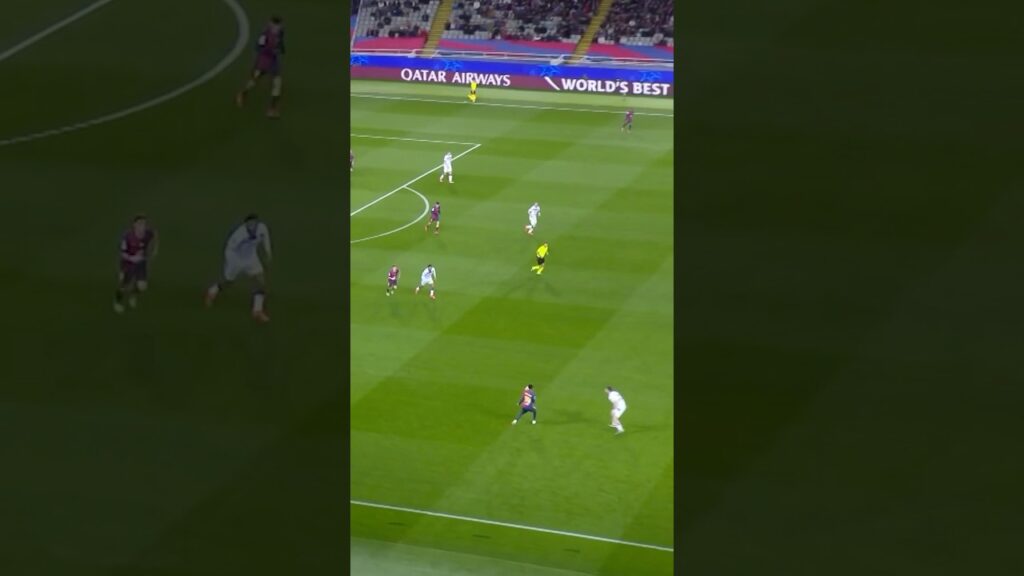 Yamal’s shoulder pass 😍