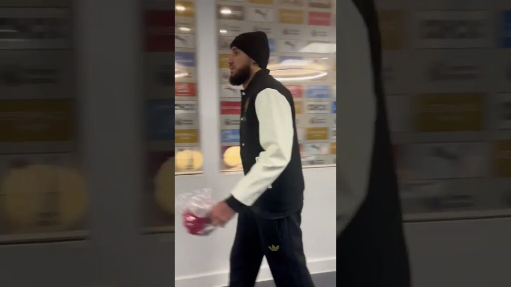 Manchester city vs Manchester United 1-2 | Noussair Mazraoui limping on his way out of the Etihad