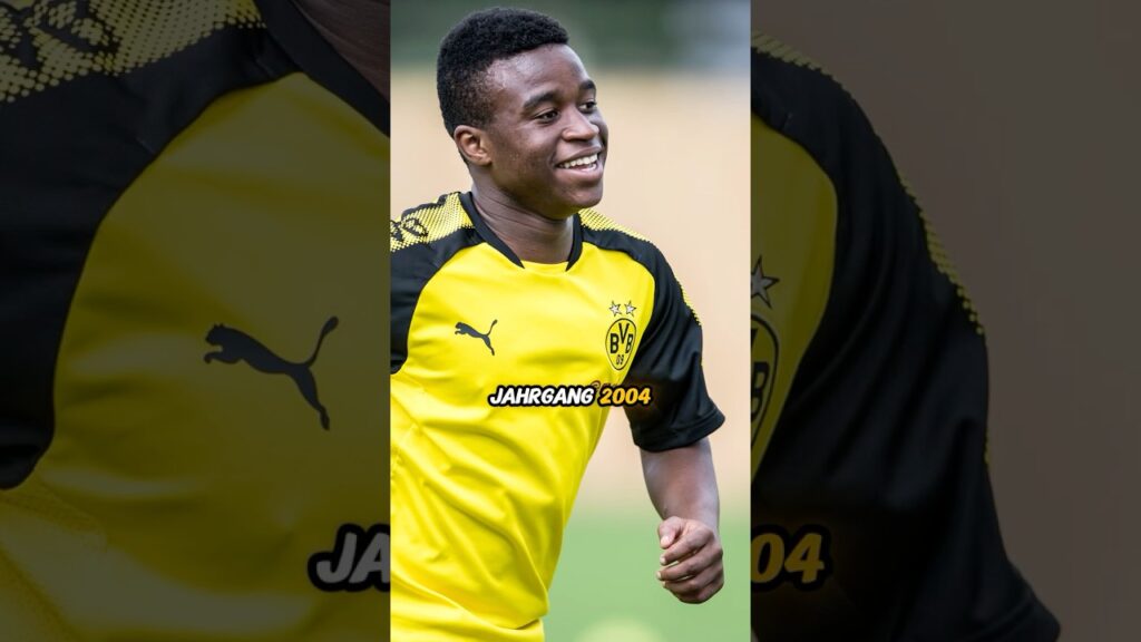 Betrügt Moukoko? 🤨 #fußball #moukoko