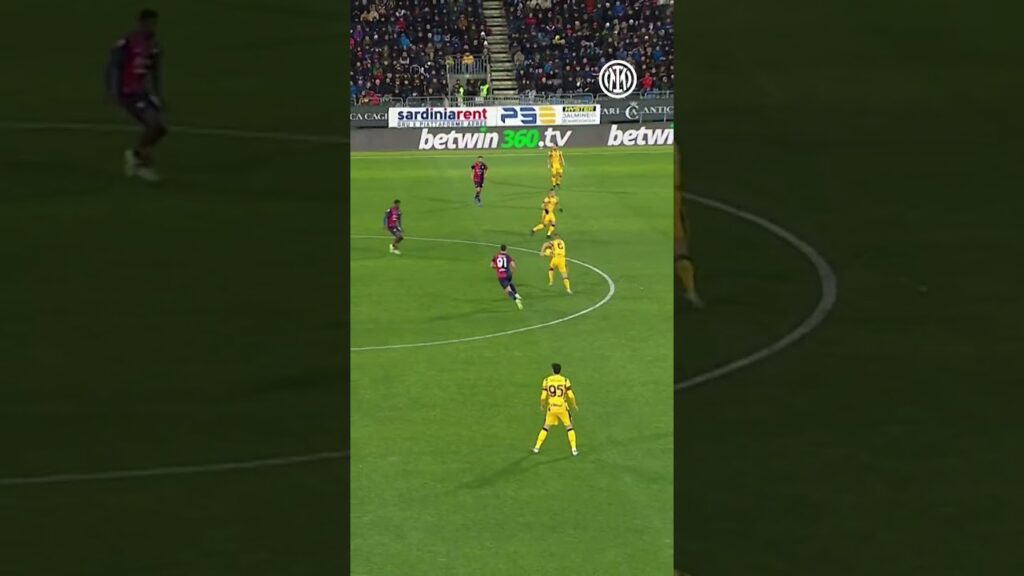 De Vrij trusts in his ability 🎩 #IMInter #Shorts De Vrij trusts in his ability 🎩 #IMInter #Shorts