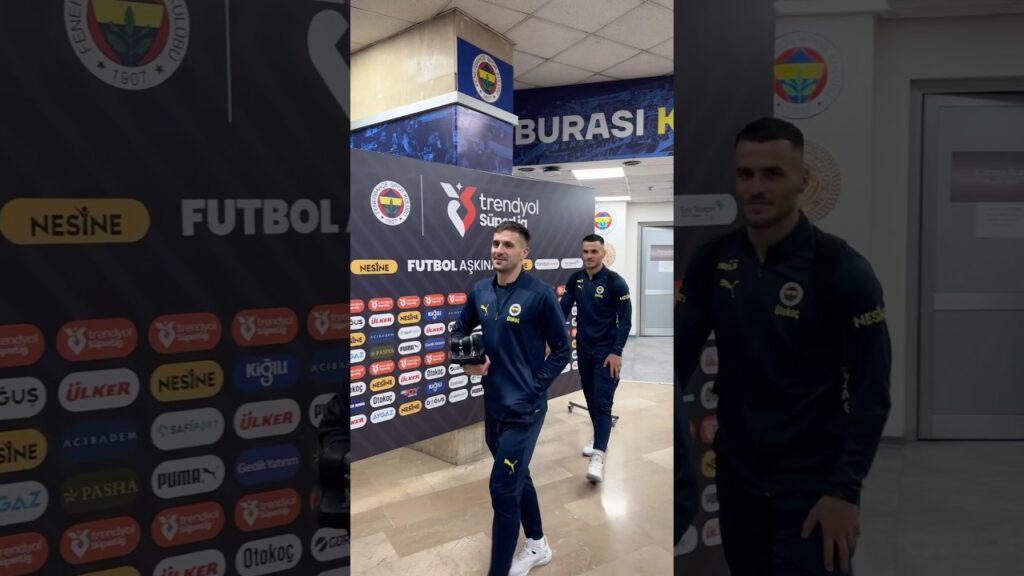 Dusan Tadic ve Filip Kostic staddan beraber ayrıldılar!